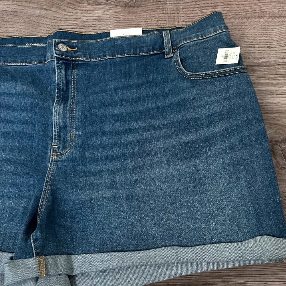 Old Navy NEW Mid Rise Medium Wash Denim Shorts Women’s Plus Size 26 NWT